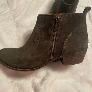 Suede booties olive color
